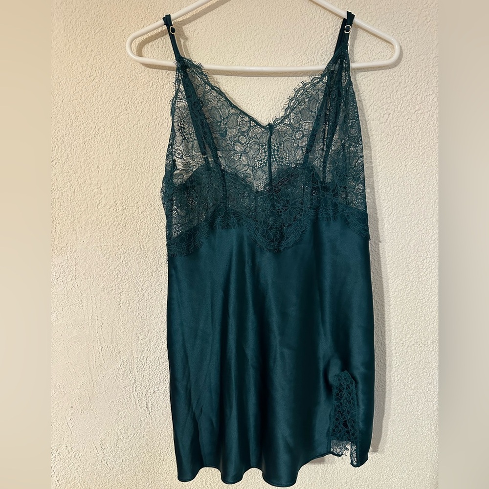 Victoria’s Secret Camisole Green Satin Lace Adjustable Straps Size Medium